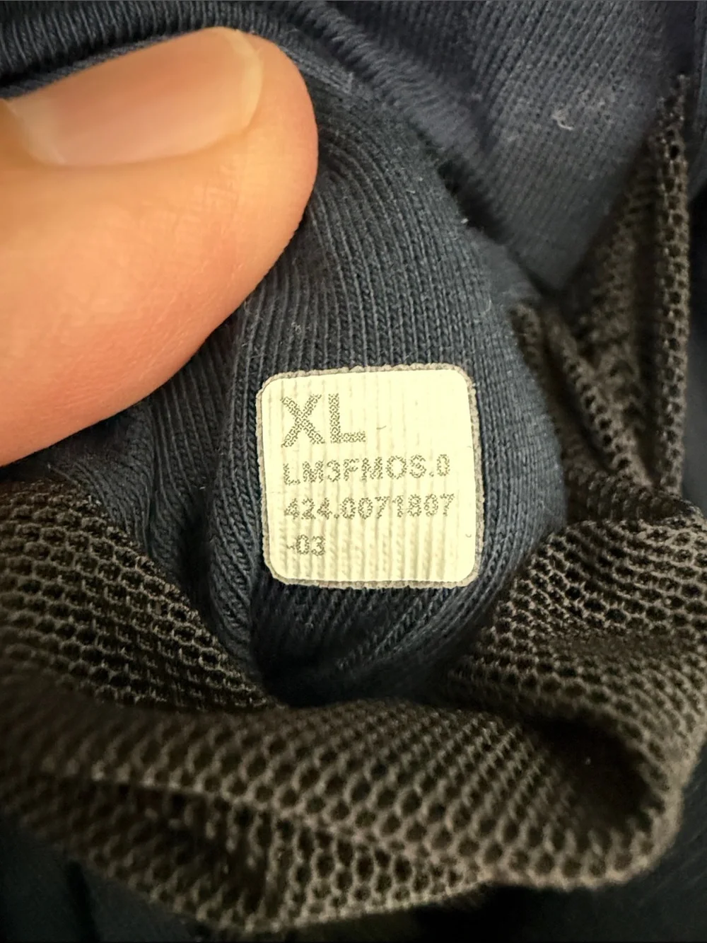 Lululemon Men's Hooded Sweatshirt in Navy - Picture 4 of 4